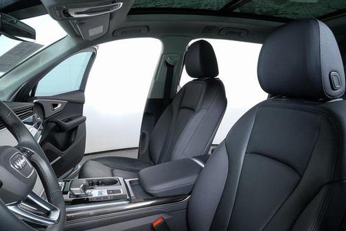 2023 Audi Q7 45 Premium Plus