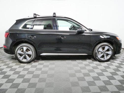 Mythos Black Metallic 2023 Audi Q5 40 Premium
