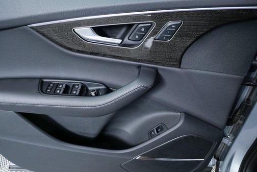 2023 Audi Q7 55 Premium Plus