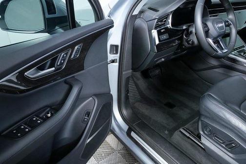 2023 Audi Q7 55 Premium Plus