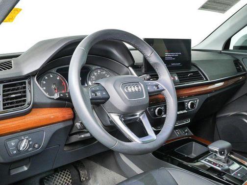 Glacier White Metallic 2023 Audi Q5 45 S line Premium