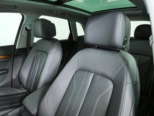Glacier White Metallic 2023 Audi Q5 45 S line Premium