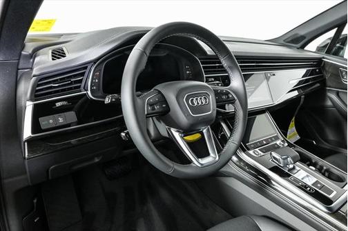 2025 Audi Q7 45 Premium Plus