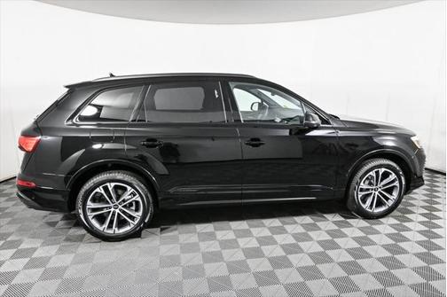 2025 Audi Q7 45 Premium Plus