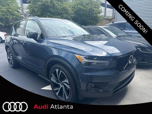 Denim Blue Metallic 2022 Volvo XC40 T5 R-Design