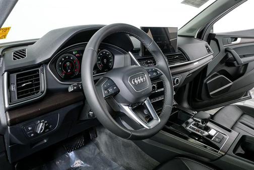 2023 Audi Q5 40 Premium Plus