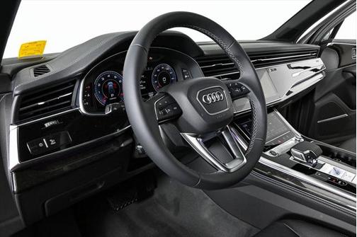 2025 Audi Q7 55 Premium Plus