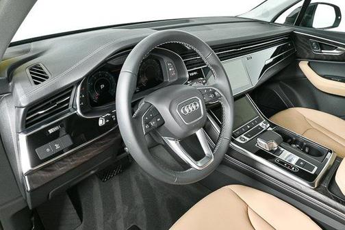 2025 Audi Q7 45 Premium Plus