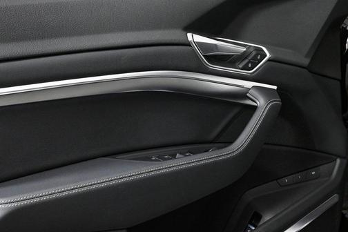 2022 Audi e-tron Premium Plus