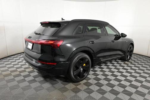2022 Audi e-tron Premium Plus