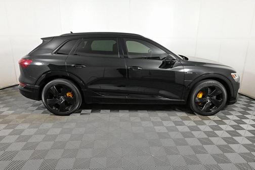 2022 Audi e-tron Premium Plus