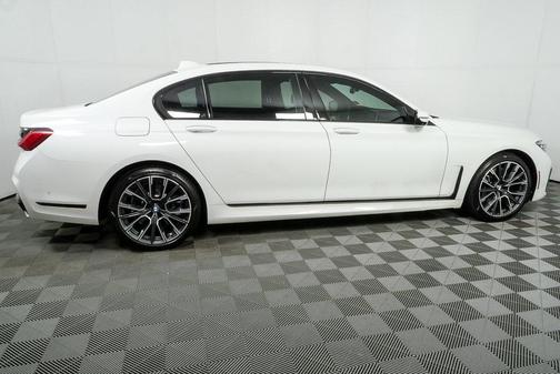 2022 BMW 750 i xDrive