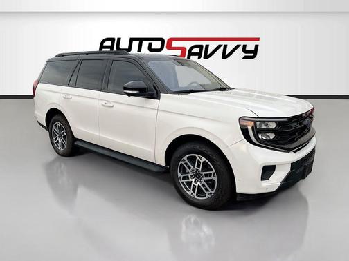 Star White Metallic Tri-Coat 2025 Ford Expedition Active