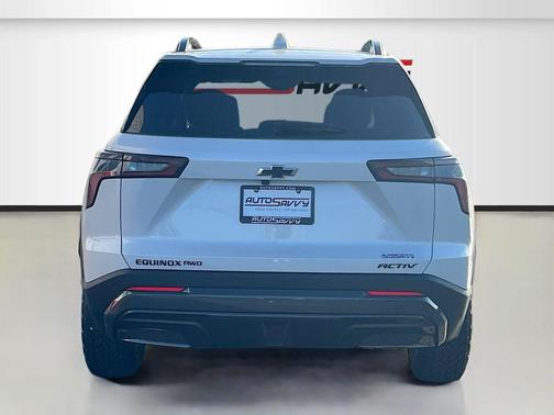 Iridescent Pearl Tricoat 2025 Chevrolet Equinox AWD ACTIV