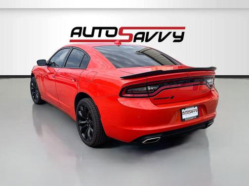 Go Mango 2022 Dodge Charger SXT