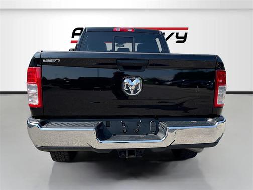 2024 RAM 3500 Tradesman Crew Cab 4x4 6'4' Box