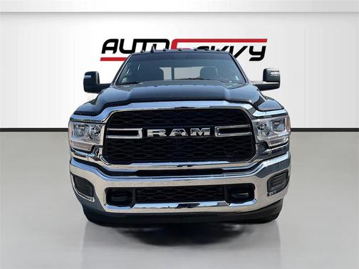 2024 RAM 3500 Tradesman Crew Cab 4x4 6'4' Box
