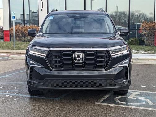 2023 Honda Pilot Touring 8-Passenger