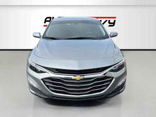 Sterling Gray Metallic 2024 Chevrolet Malibu FWD 1LT