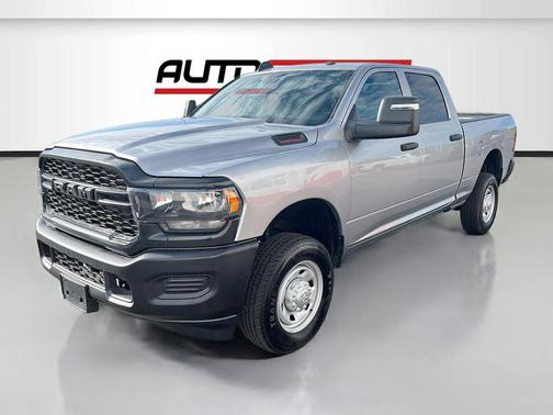 2024 RAM 2500 Tradesman Crew Cab 4x4 6'4' Box