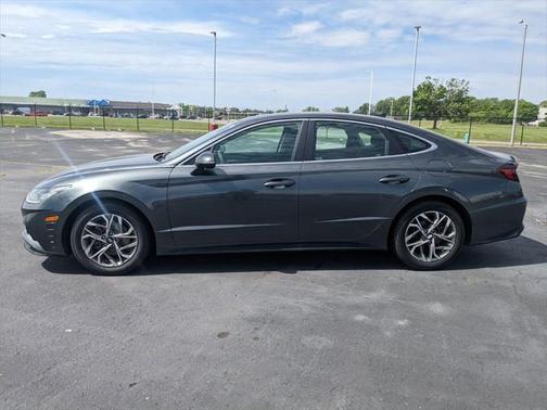 2022 Hyundai SONATA SEL