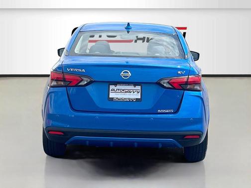 Electric Blue Metallic 2021 Nissan Versa 1.6 SV