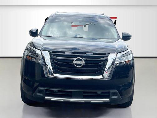 Super Black 2025 Nissan Pathfinder SL 4WD