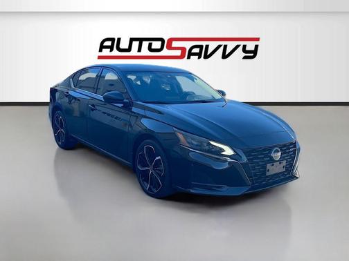 Super Black 2023 Nissan Altima SR Intelligent AWD