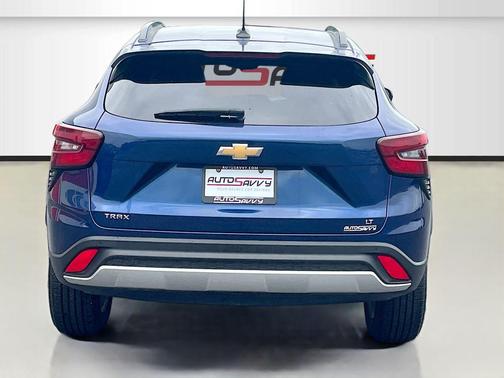 Blue Glow Metallic 2024 Chevrolet Trax LT