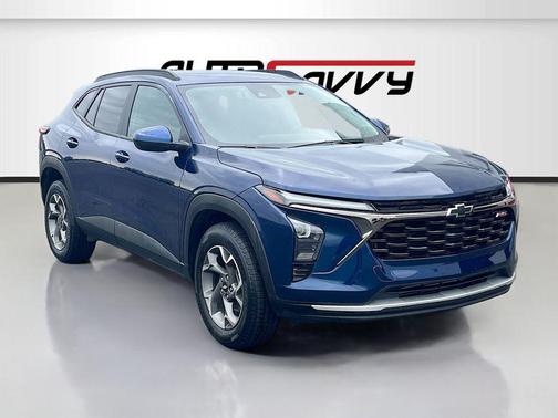 Blue Glow Metallic 2024 Chevrolet Trax LT