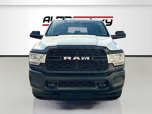 2022 RAM 2500 Tradesman Crew Cab 4x2 8' Box