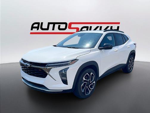 Summit White 2026 Chevrolet Trax FWD 2RS