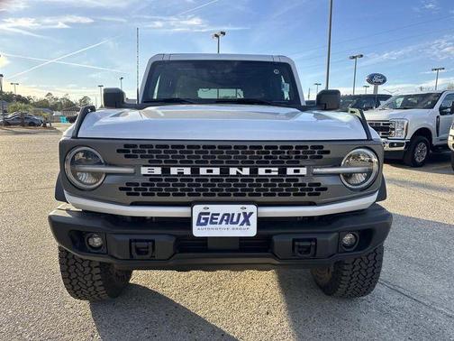 Oxford White 2025 Ford Bronco Badlands