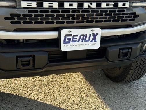 Oxford White 2025 Ford Bronco Badlands