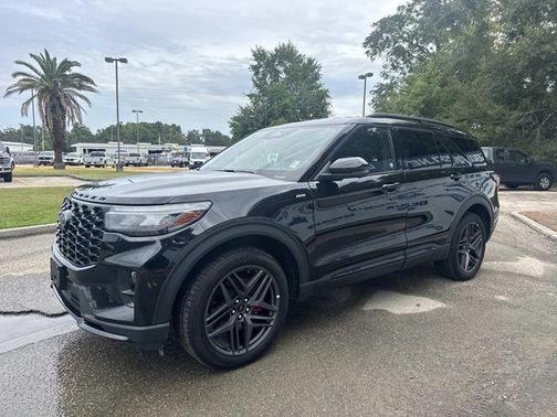 Black Metallic 2025 Ford Explorer ST-Line