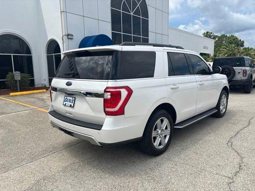 White Platinum Clearcoat Metallic 2018 Ford Expedition XLT