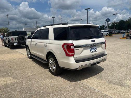White Platinum Clearcoat Metallic 2018 Ford Expedition XLT