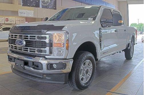 Oxford White 2024 Ford F-250 XLT