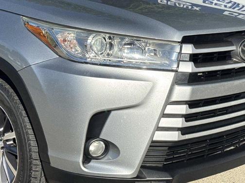 Celestial Silver Metallic 2018 Toyota Highlander XLE