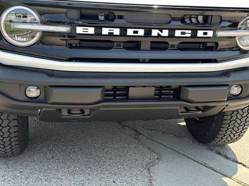 Oxford White 2026 Ford Bronco Outer Banks