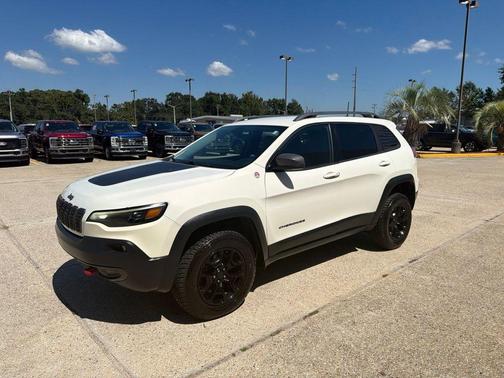 Pearl White 2019 Jeep Cherokee Trailhawk