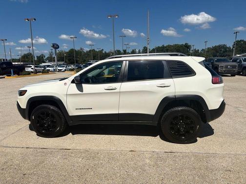 Pearl White 2019 Jeep Cherokee Trailhawk