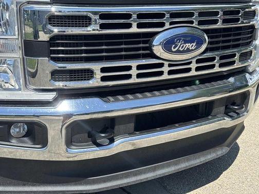 Oxford White 2025 Ford F-250 XLT