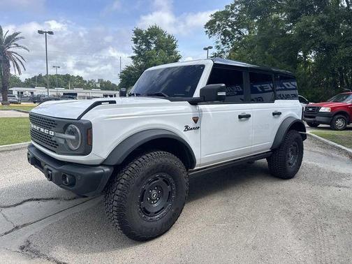 Oxford White 2025 Ford Bronco Badlands