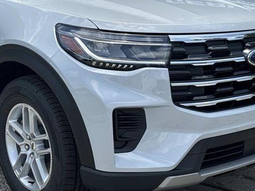 White Metallic 2026 Ford Explorer Active