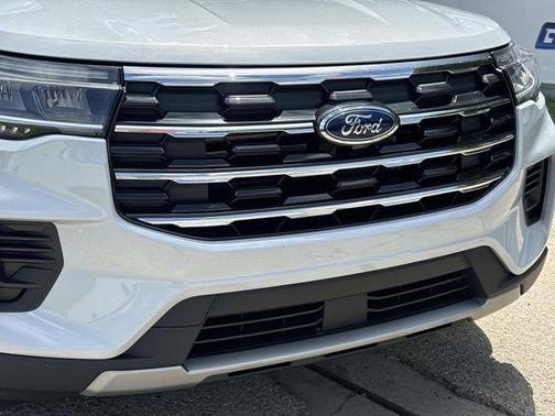 White Metallic 2026 Ford Explorer Active