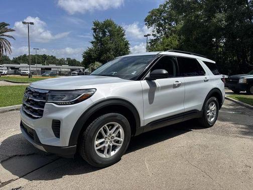White Metallic 2026 Ford Explorer Active