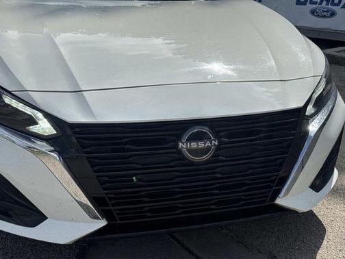 Glacier White 2025 Nissan Altima SV