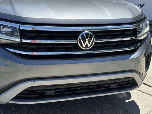 Platinum Gray Metallic 2020 Volkswagen Atlas Cross Sport 2.0T SE