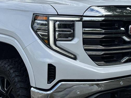 White Frost Tri-Coat 2025 GMC Sierra 1500 SLT